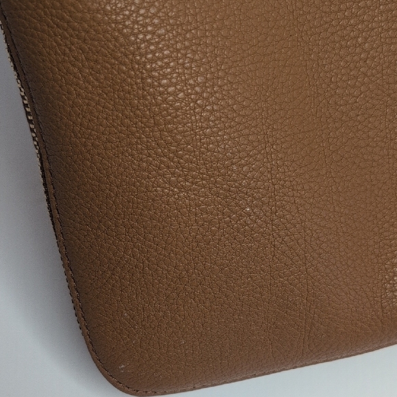 Tory Burch Ivy Hobo Bag - Picture 10 of 16